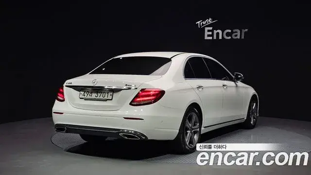 Mercedes-Benz E-Class 2018 — Şəkil 17/20