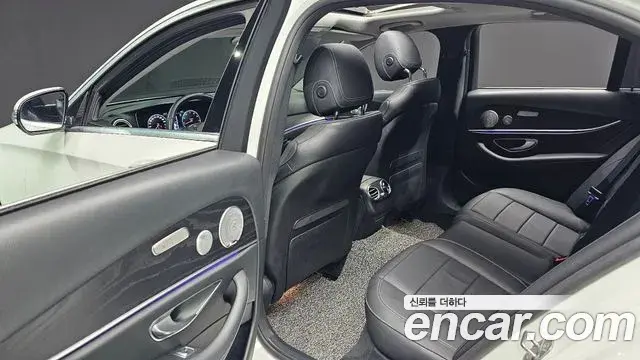 Mercedes-Benz E-Class 2018 — Şəkil 13/20