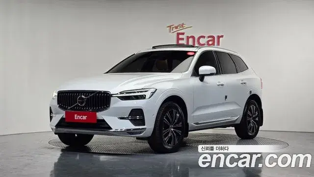 Volvo XC60 2022 — ფოტო 32/36