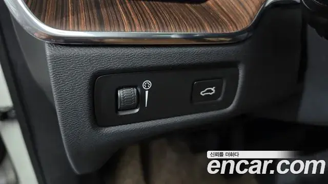 Volvo XC60 2022 — ფოტო 31/36