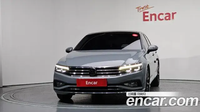 Volkswagen Passat GT 2022 — Şəkil 28/34