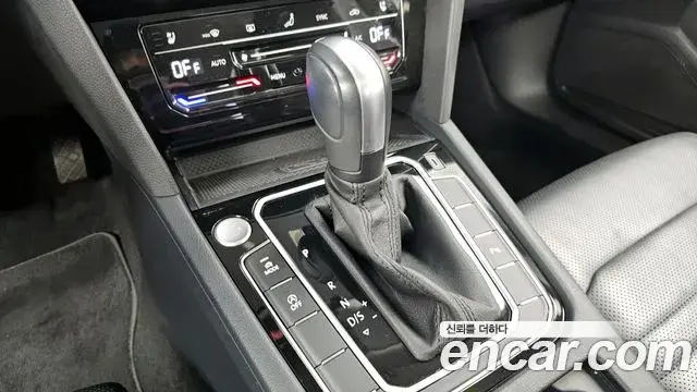 Volkswagen Passat GT 2022 — Şəkil 26/34