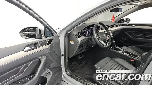 Volkswagen Passat GT 2022 — Şəkil 19/34