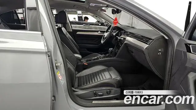 Volkswagen Passat GT 2022 — Şəkil 18/34