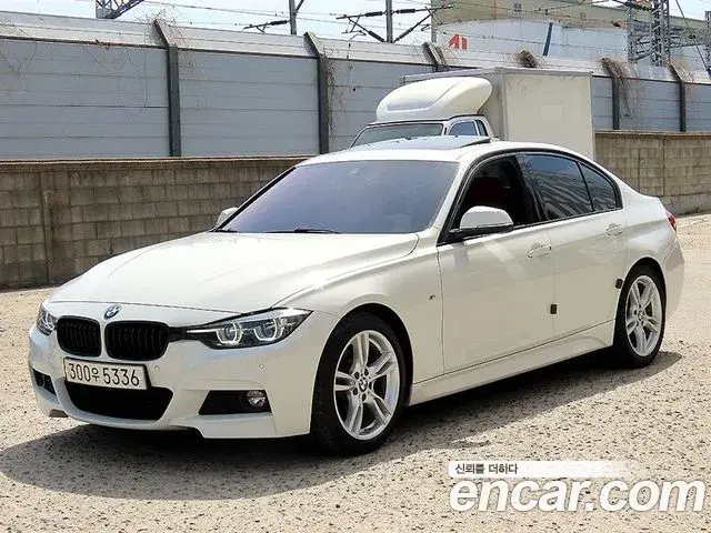 BMW 3 Series 2018 — Photo 13/20