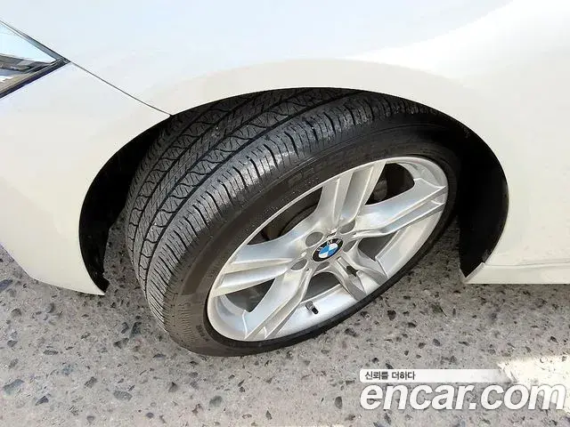 BMW 3 Series 2018 — Photo 17/20