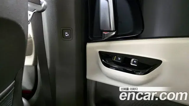 Kia Carnival 2022 — Фото 19/20
