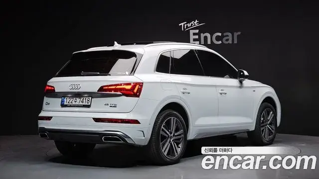 Audi Q5 2022 — ფოტო 1/33