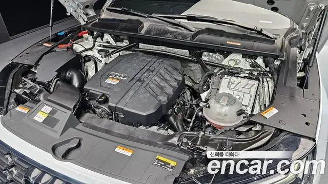 Audi Q5 2022 — ფოტო 21/33