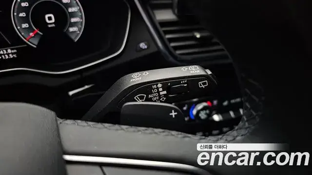 Audi Q5 2022 — ფოტო 24/33