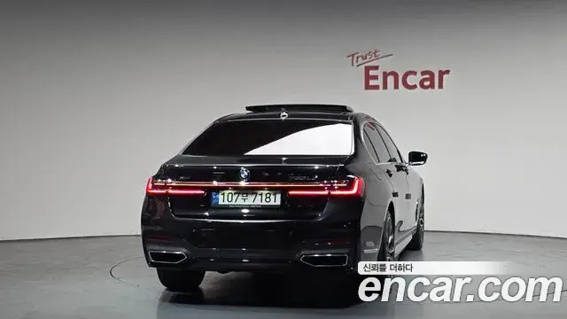 BMW 7 Series 2022 — Şəkil 30/38
