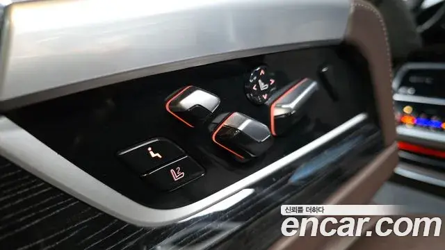 BMW 7 Series 2022 — Şəkil 23/38