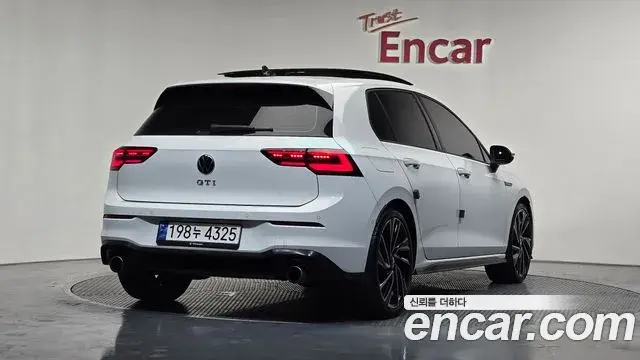 Volkswagen Golf 2024 — ფოტო 33/34