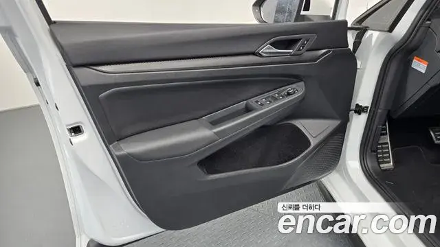 Volkswagen Golf 2024 — ფოტო 18/34