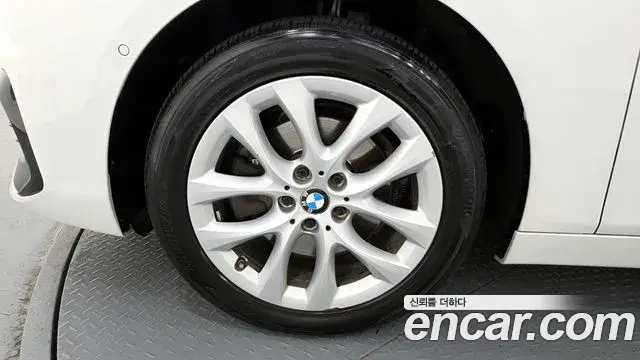 BMW 2 Series Active Tourer 2019 — Фото 5/20