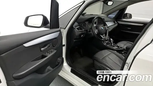 BMW 2 Series Active Tourer 2019 — Фото 10/20
