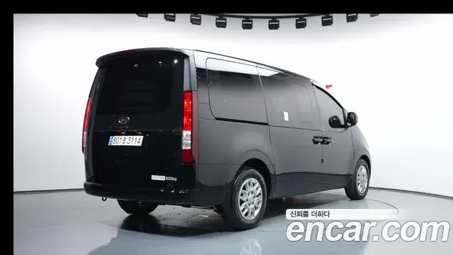 Hyundai Staria 2024 — Photo 8/35