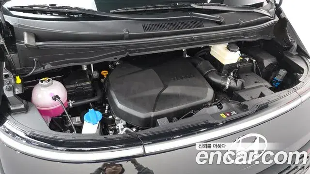 Hyundai Staria 2024 — Photo 31/35
