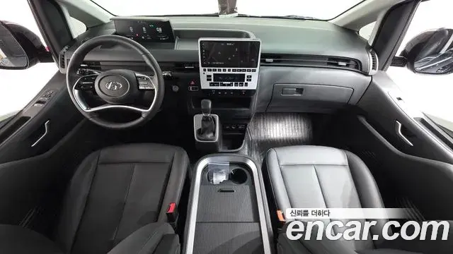 Hyundai Staria 2024 — Photo 6/35