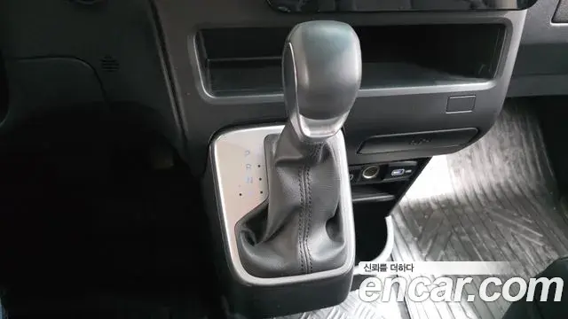 Hyundai Staria 2024 — Photo 9/35