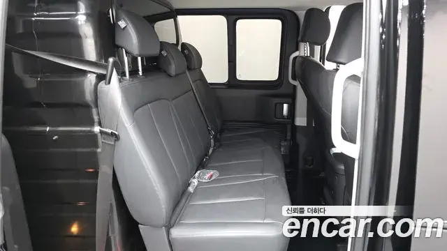 Hyundai Staria 2024 — Photo 20/35