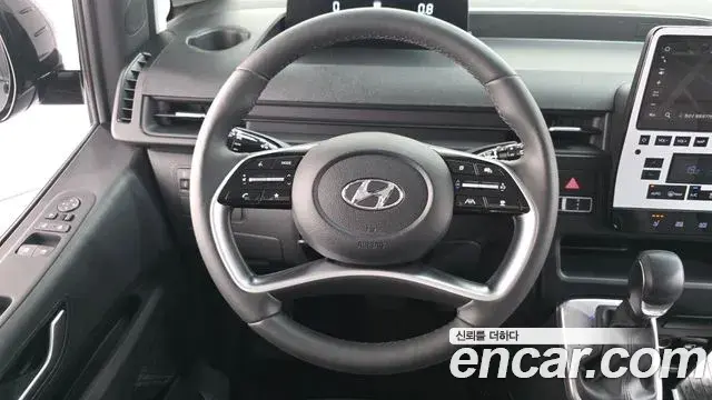 Hyundai Staria 2024 — Photo 15/35