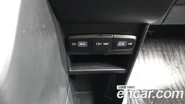 Hyundai Staria 2024 — Photo 33/35