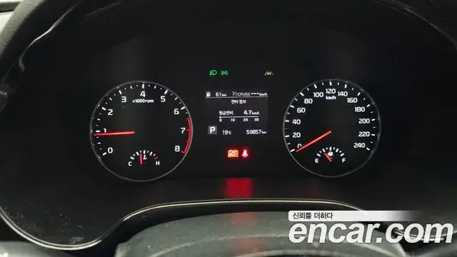 Kia Seltos 2021 — ფოტო 28/33