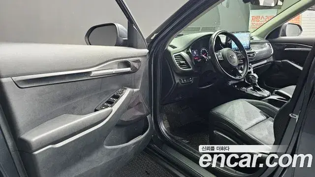 Kia Seltos 2021 — ფოტო 21/33