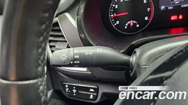 Kia Seltos 2021 — ფოტო 23/33