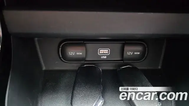 Kia Seltos 2021 — ფოტო 24/33