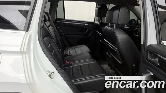 Volkswagen Tiguan 2020 — ფოტო 5/20