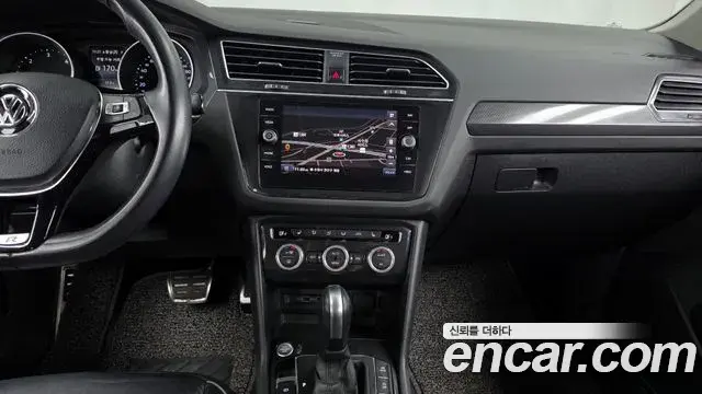 Volkswagen Tiguan 2020 — ფოტო 7/20