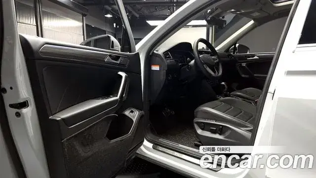 Volkswagen Tiguan Allspace 2024 — Фото 10/20