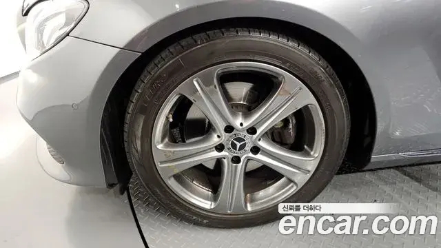 Mercedes-Benz E-Class 2018 — ფოტო 18/30