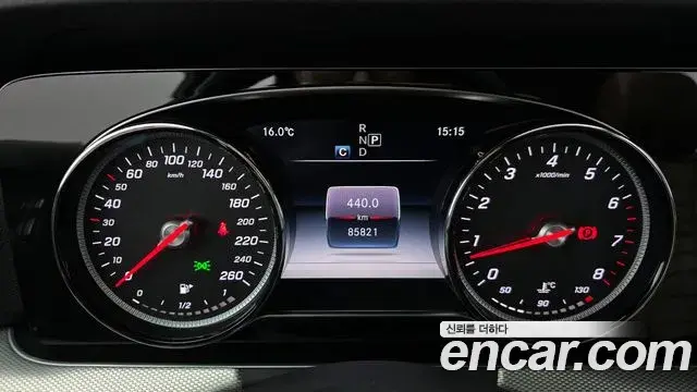 Mercedes-Benz E-Class 2018 — ფოტო 13/30