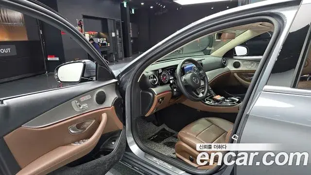 Mercedes-Benz E-Class 2018 — ფოტო 27/30