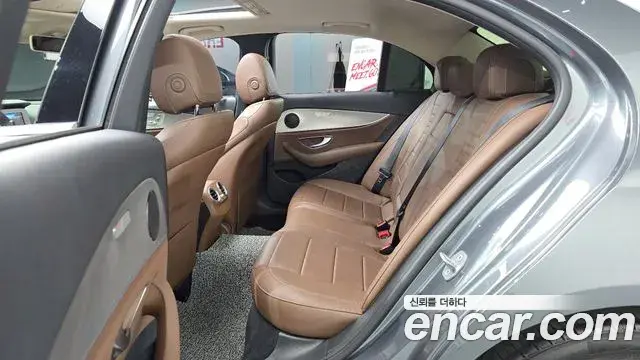Mercedes-Benz E-Class 2018 — ფოტო 1/30