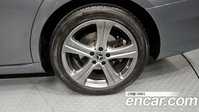 Mercedes-Benz E-Class 2018 — ფოტო 9/30