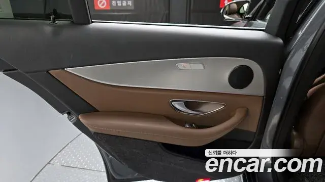 Mercedes-Benz E-Class 2018 — ფოტო 7/30