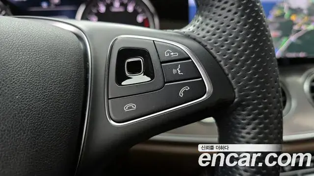 Mercedes-Benz E-Class 2018 — ფოტო 15/30