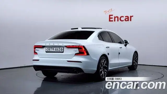 Volvo S60 2020 — ფოტო 36/36