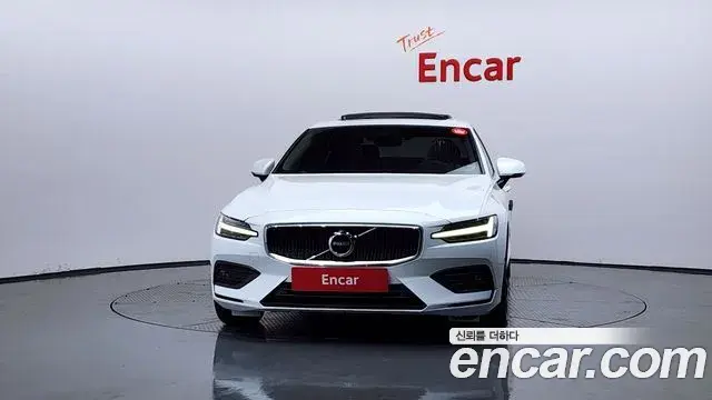 Volvo S60 2020 — ფოტო 7/36