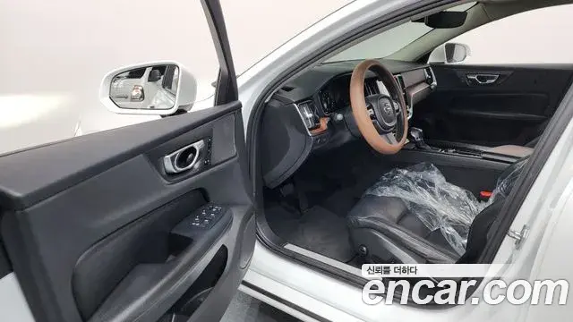 Volvo S60 2020 — ფოტო 10/36