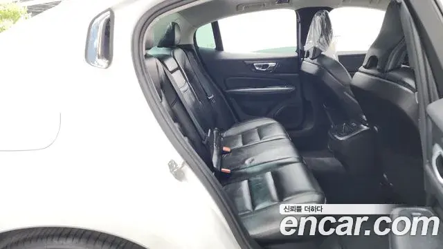 Volvo S60 2020 — ფოტო 5/36