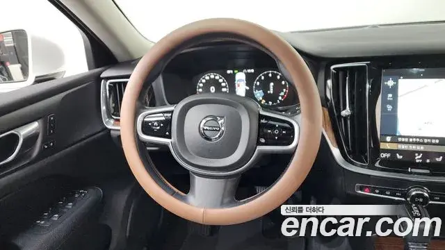 Volvo S60 2020 — ფოტო 18/36