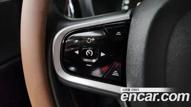 Volvo S60 2020 — ფოტო 34/36