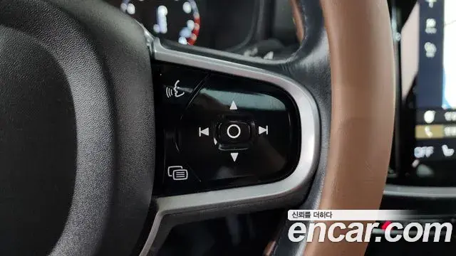 Volvo S60 2020 — ფოტო 35/36