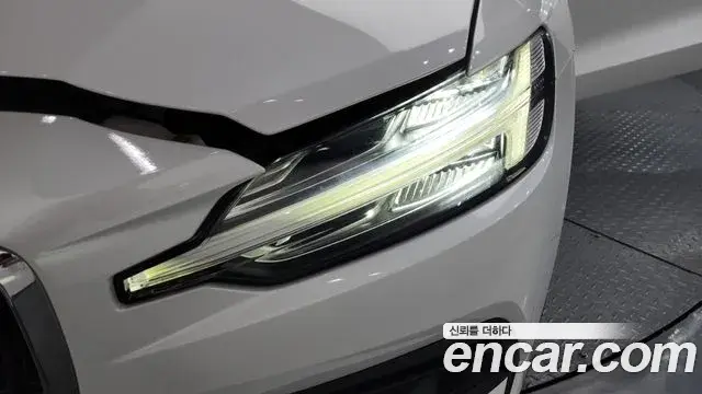 Volvo S60 2020 — ფოტო 9/36
