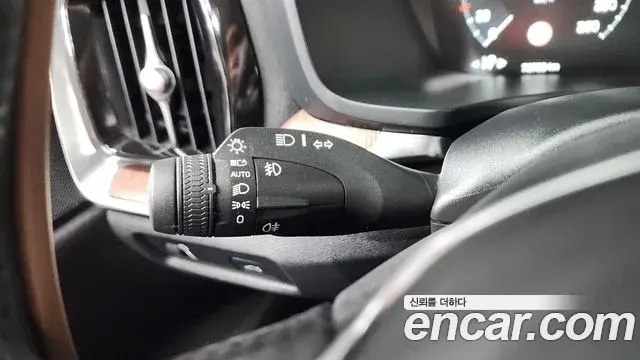 Volvo S60 2020 — ფოტო 30/36